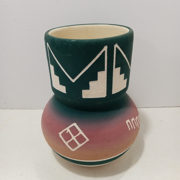 Sioux Pottery Vase Signed LITTLE THUNDER Native American SCOTT JONES Vessel - Picture 2 of 10